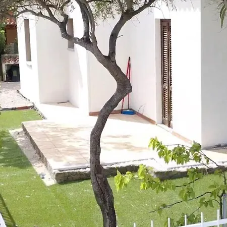 Comoda Con Giardino San Teodoro (Sardinia)